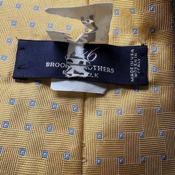 Brooks Brothers Yellow Tie With Blue Dots 100% Silk Men's Necktie - Picture 10 of 10